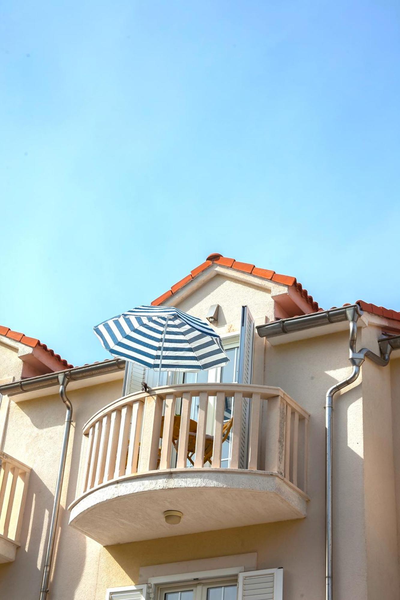 Helvetia Sunny Apartments 볼 외부 사진
