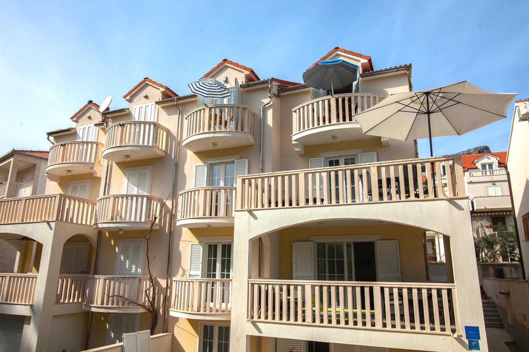 Helvetia Sunny Apartments 볼 외부 사진